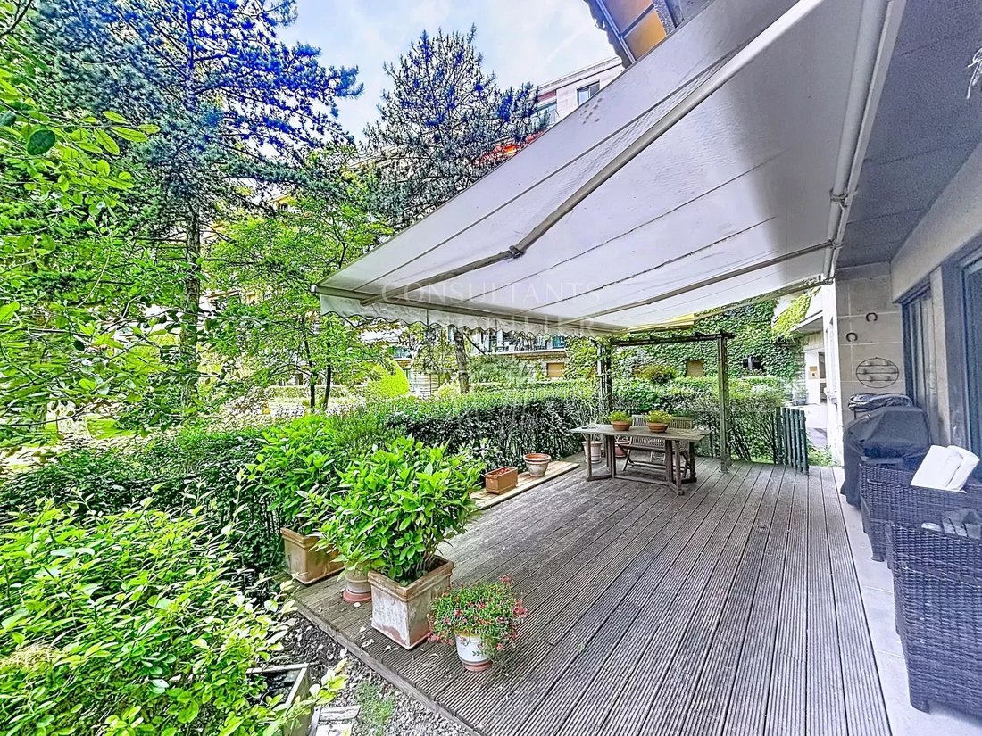 Apartment in Saint James-Général Koenig, Neuilly-sur-Seine, France 1 - 17009880