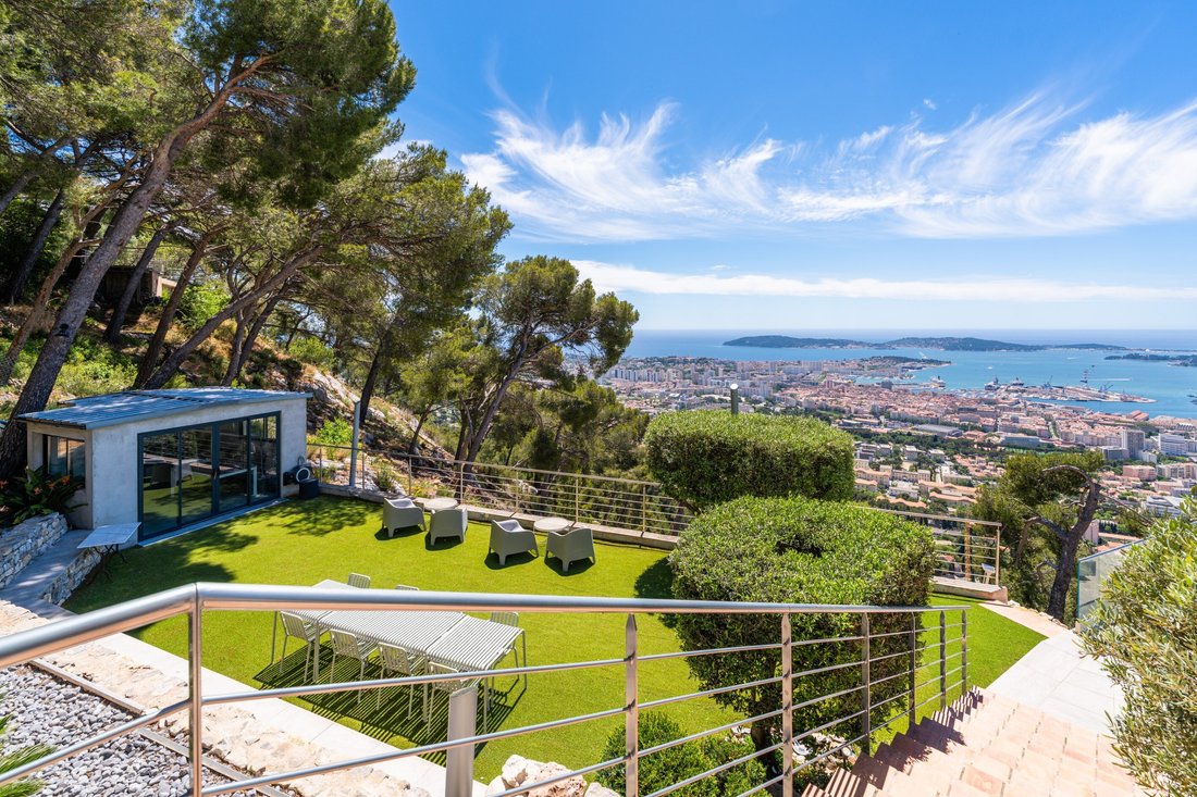 House in Le Revest-les-Eaux, Provence-Alpes-Côte d'Azur, France 4 - 18043350
