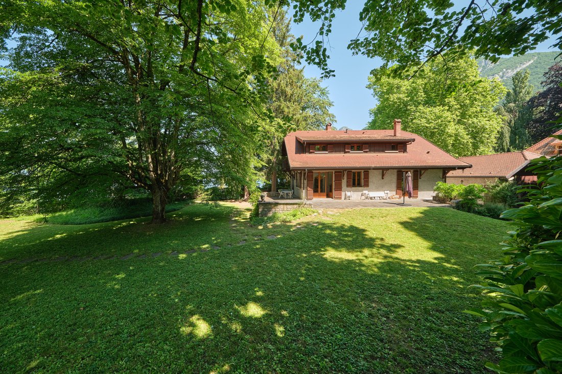 Estate in Menthon-Saint-Bernard, Auvergne-Rhône-Alpes, France 2 - 18047088