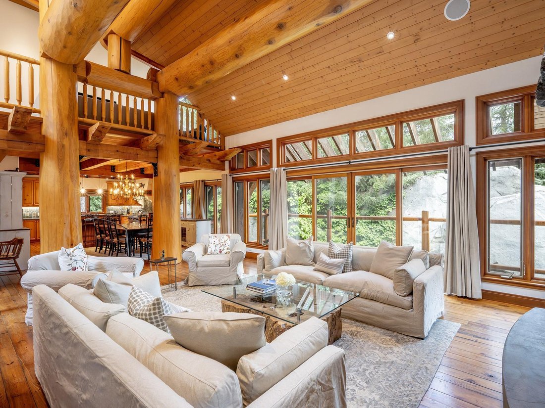 House in Whistler, British Columbia, Canada 5 - 18049476