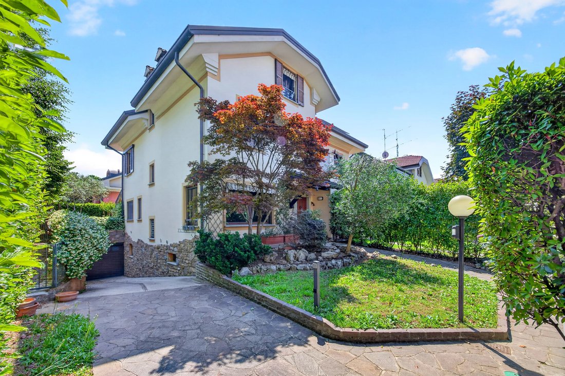 Villa in Arese, Lombardy, Italy 2 - 18046644