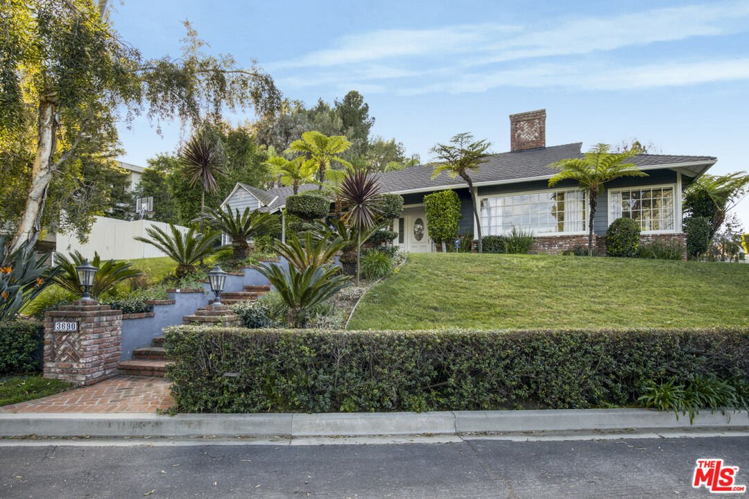 Los Angeles, California, United States 3 - 18047216