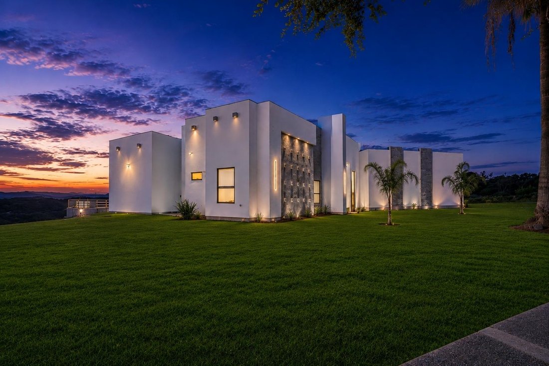 House in Laredo, Texas, United States 3 - 18045337