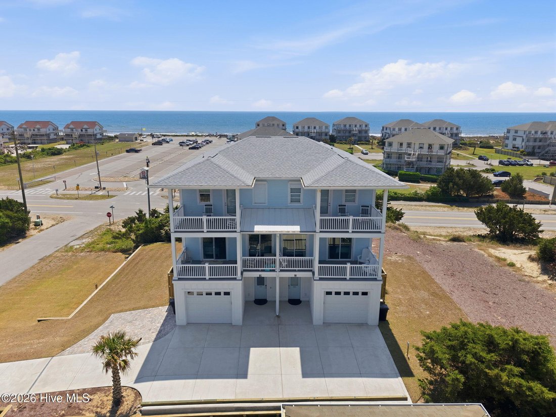 Condo in Emerald Isle, North Carolina, United States 1 - 18047563