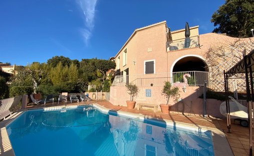House in La Londe-les-Maures, Provence-Alpes-Côte d'Azur, France 1