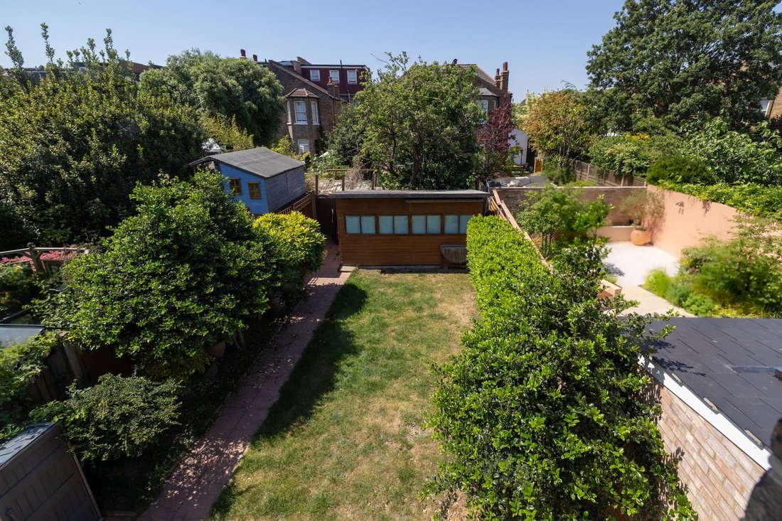House in West Acton, Ealing, England 4 - 18036132