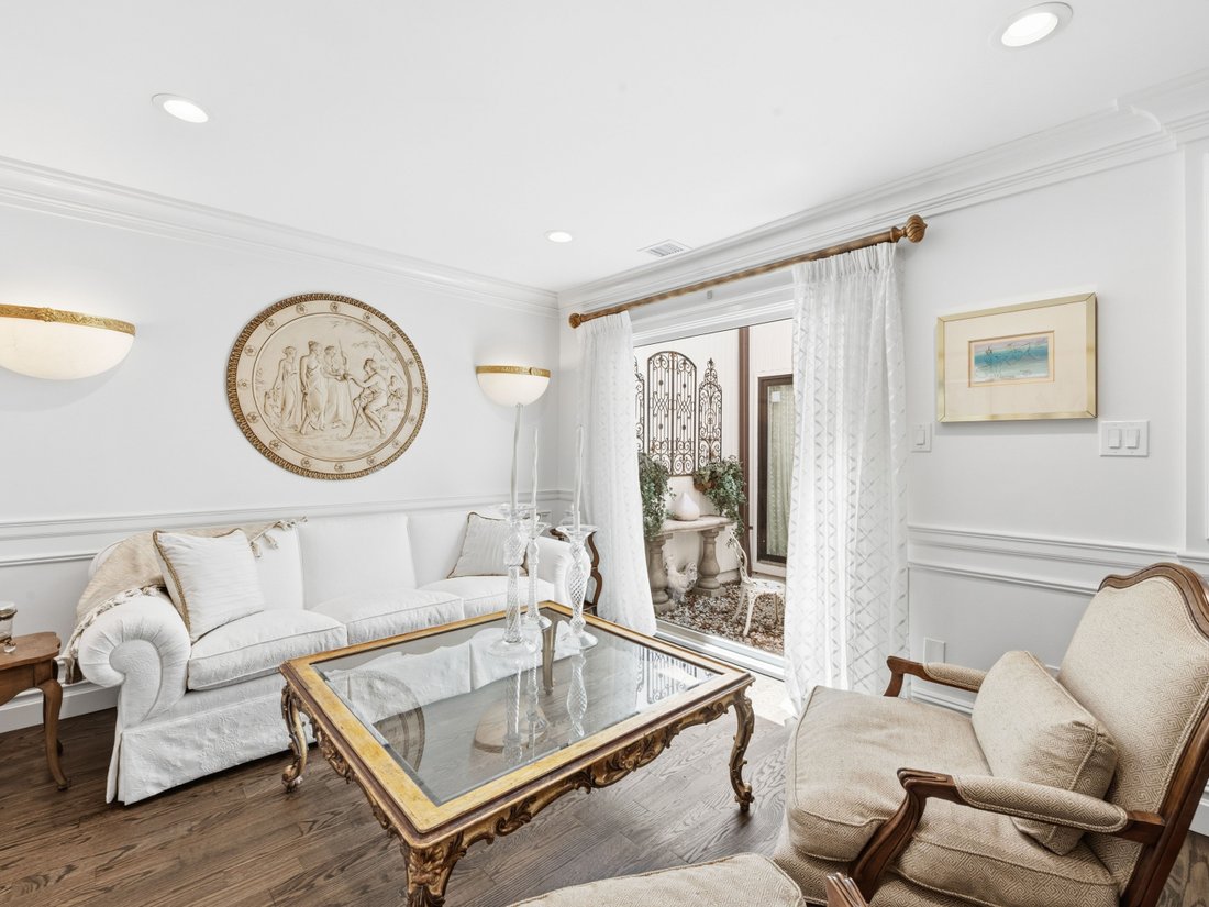 Condo in Jericho, New York, United States 4 - 18035557