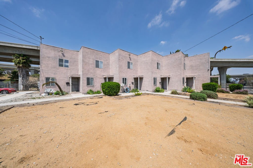 Los Angeles, California, United States 2 - 18040345