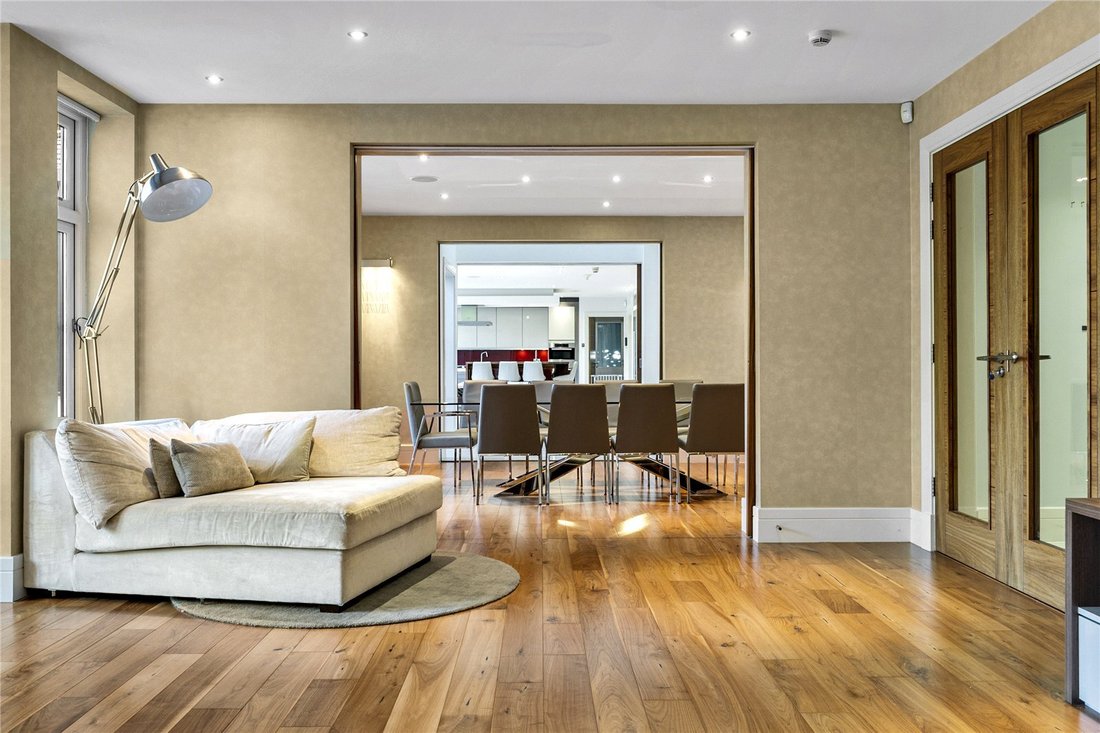 House in Wilmslow, England 4 - 18038595