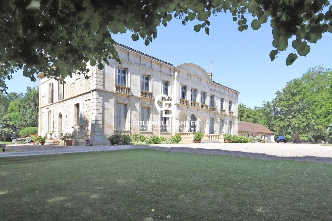 Castle in Lamonzie-Saint-Martin, Nouvelle-Aquitaine, France 2 - 17332414