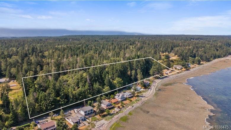 House in Comox, British Columbia, Canada 2 - 18042606