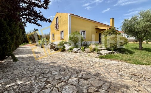 House in Sao Bartolomeu dos Galegos, Lisbon, Portugal 1