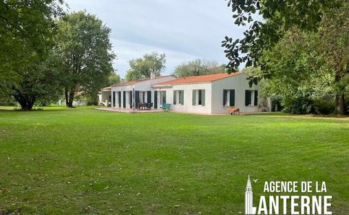 House in Dolus-d'Oleron, Nouvelle-Aquitaine, France 1