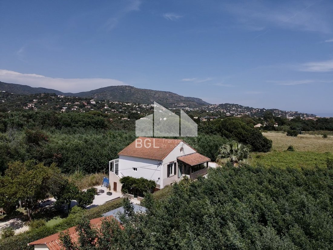 House in Nord Est, Bormes-les-Mimosas, France 1 - 18041257