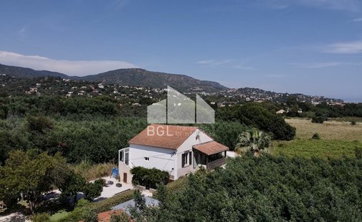House in Nord Est, Bormes-les-Mimosas, France 1