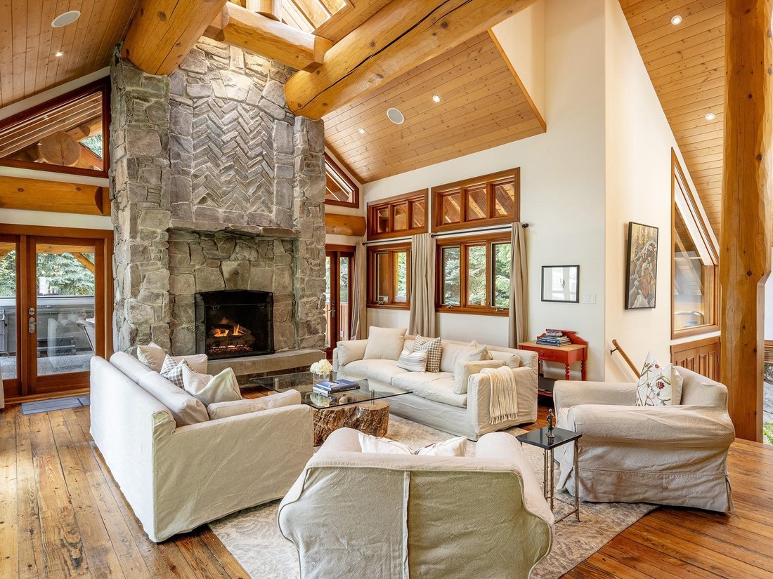 House in Whistler, British Columbia, Canada 3 - 18049476