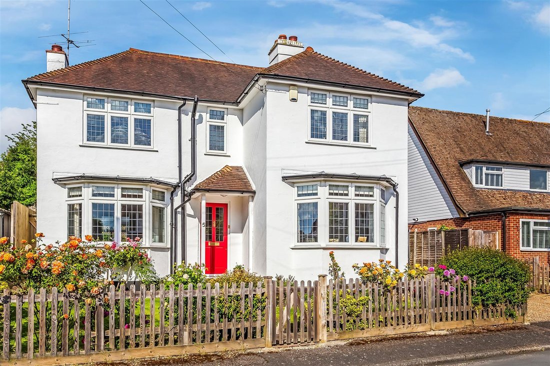 House in Surrey, England 1 - 18040298