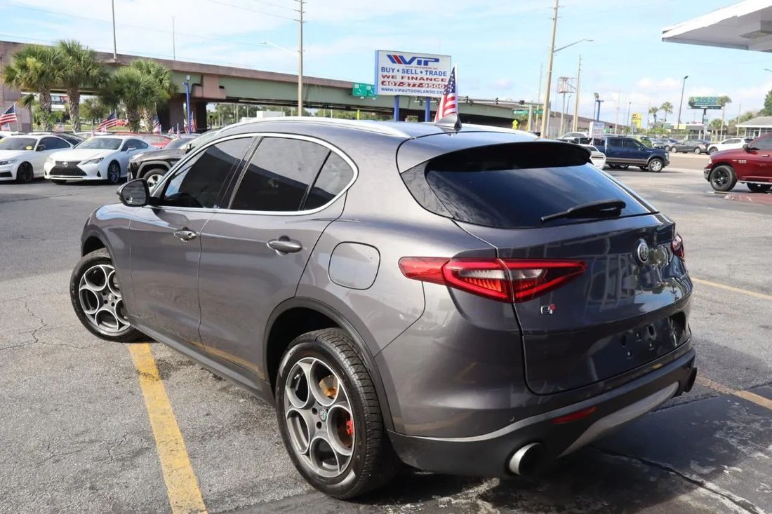 Suv in Orlando, FL, United States 5 - 18046117