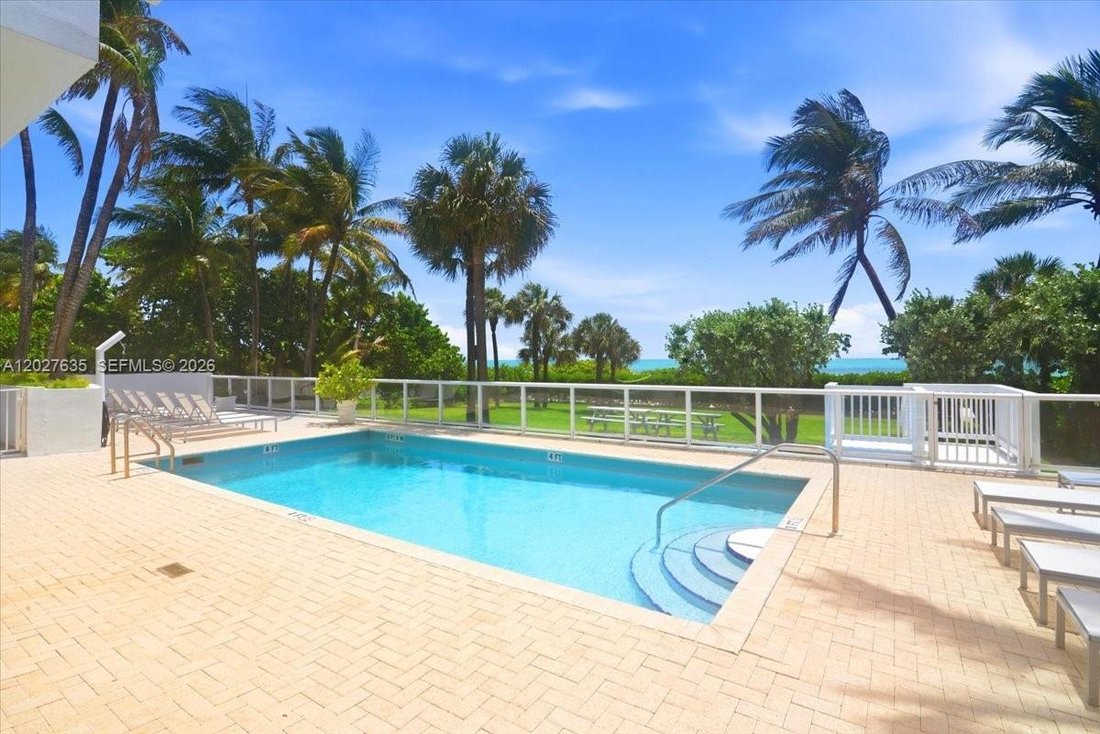 Condo in Bal Harbour, Florida, United States 2 - 18044403
