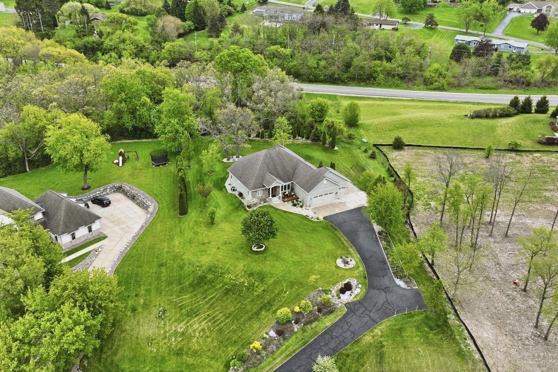 House in Waukesha, Wisconsin, United States 3 - 18048062