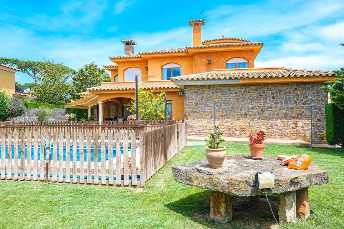 Villa à Mont-ras, Catalogne, Espagne 1 - 18047227