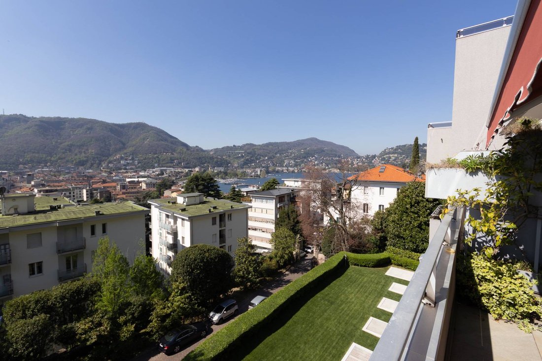 Apartment in Eastern Lake Center, Como, Lombardy 1 - 18049273