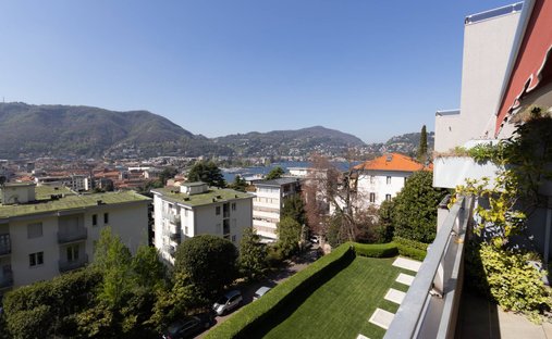 Apartment in Eastern Lake Center, Como, Lombardy 1