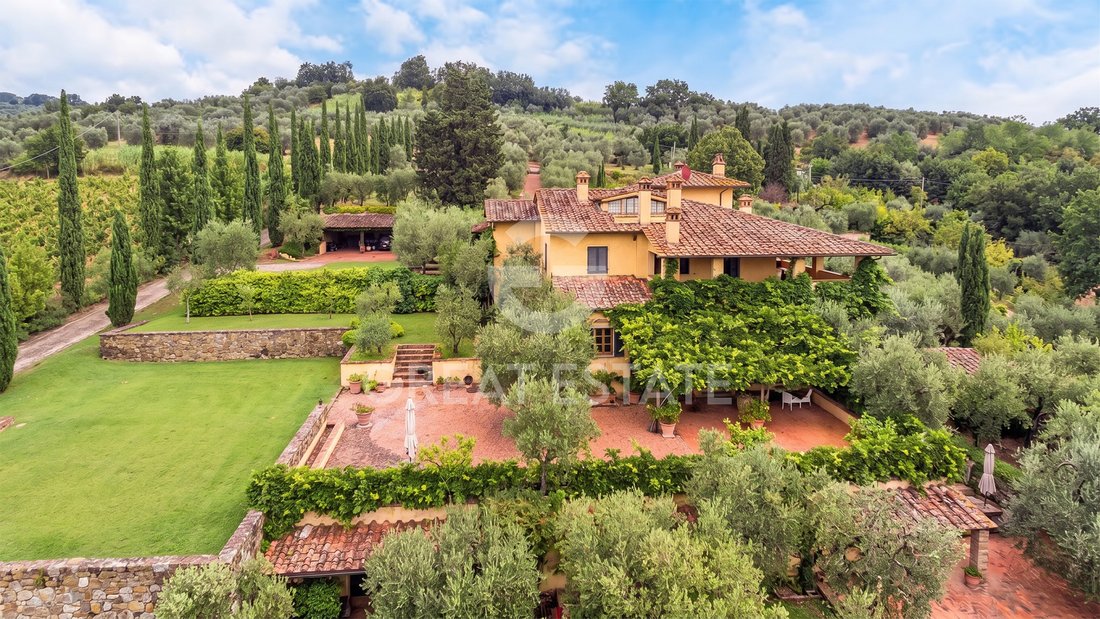 Estate in Poggio a Caiano, Tuscany, Italy 1 - 18040760
