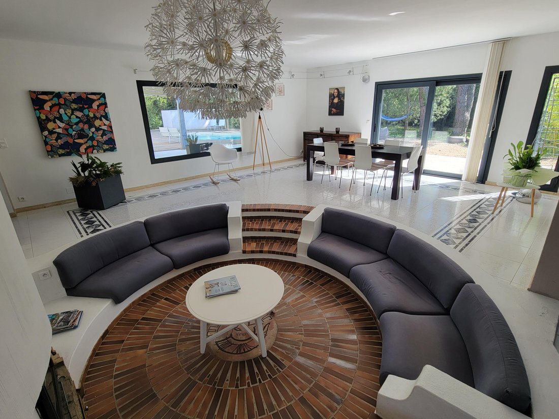 Villa in Pujaut, Occitania, France 2 - 18037483