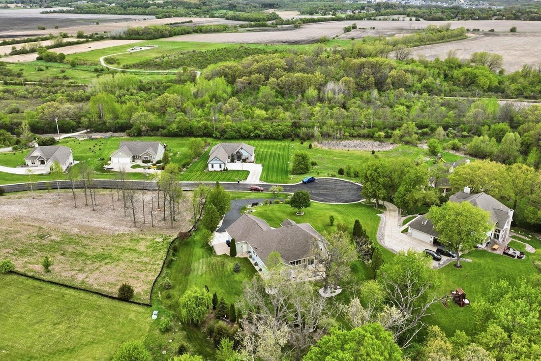 House in Waukesha, Wisconsin, United States 2 - 18048062