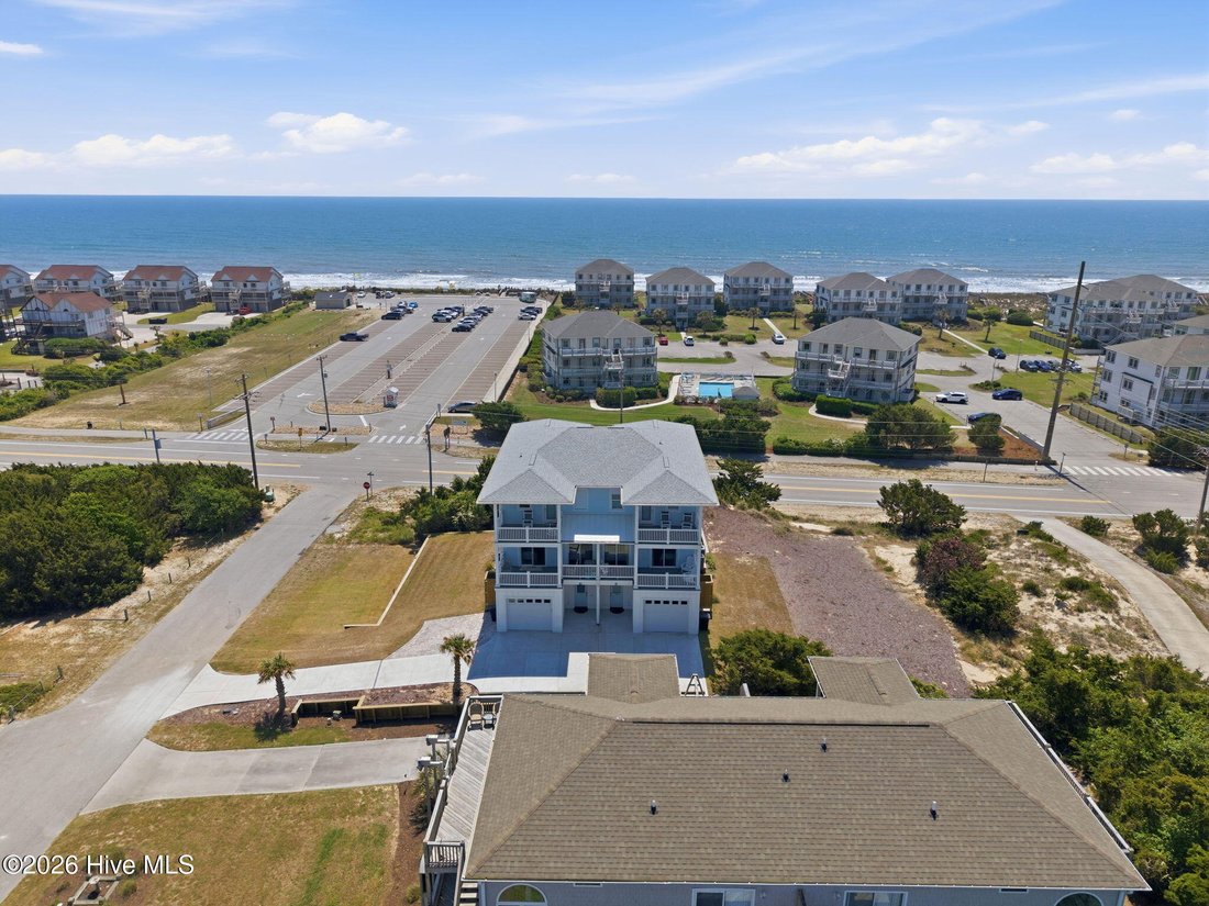 Condo in Emerald Isle, North Carolina, United States 3 - 18047563