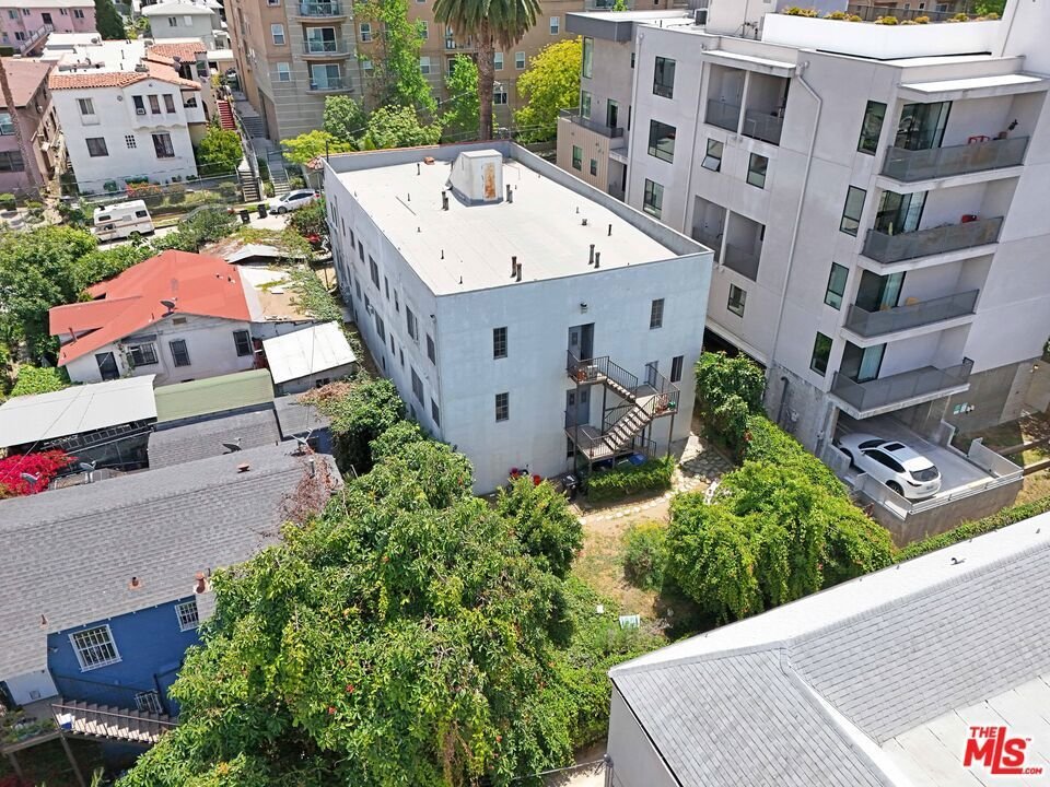 Los Angeles, California, United States 4 - 18040375