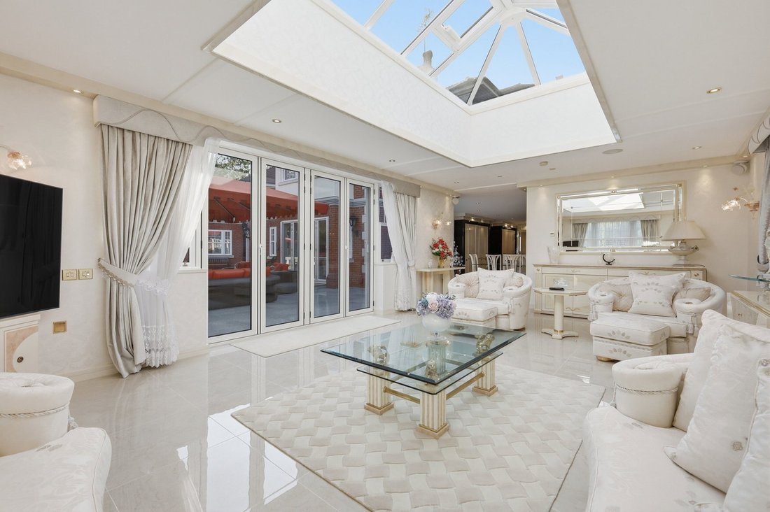 House in Hutton, Brentwood, England 3 - 18044622