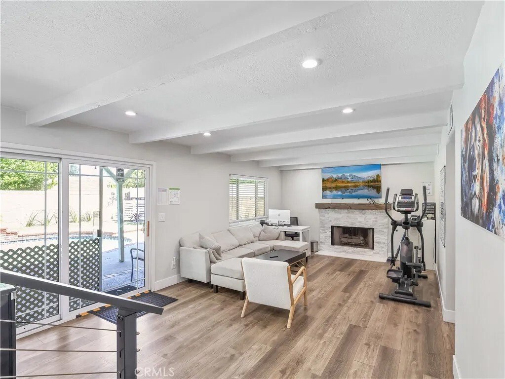 Los Angeles, California, United States 5 - 18049981