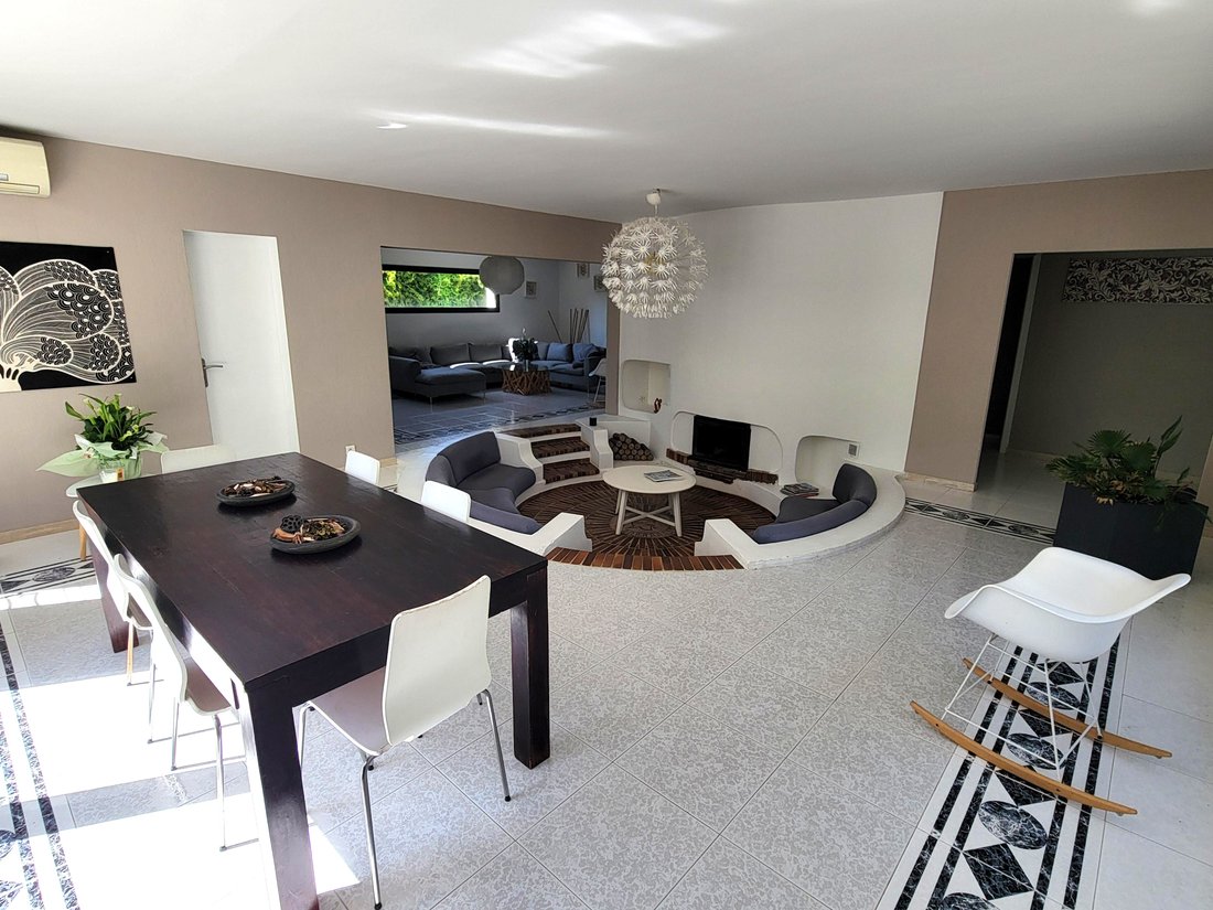 Villa in Pujaut, Occitania, France 4 - 18037483