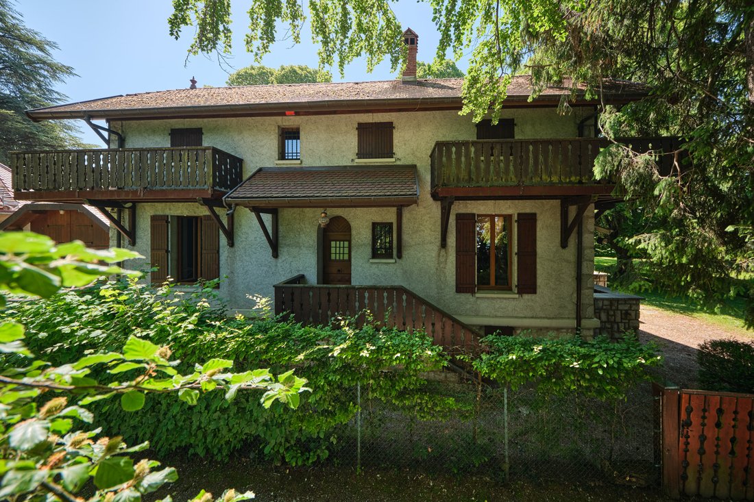 Estate in Menthon-Saint-Bernard, Auvergne-Rhône-Alpes, France 4 - 18047088