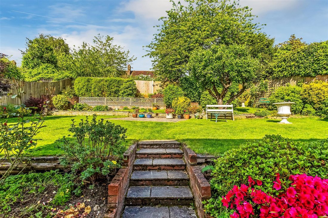 House in Surrey, England 2 - 18040298