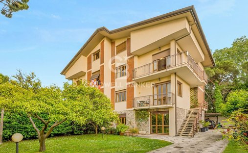 Villa in Ronchi, Massa, Italien 1