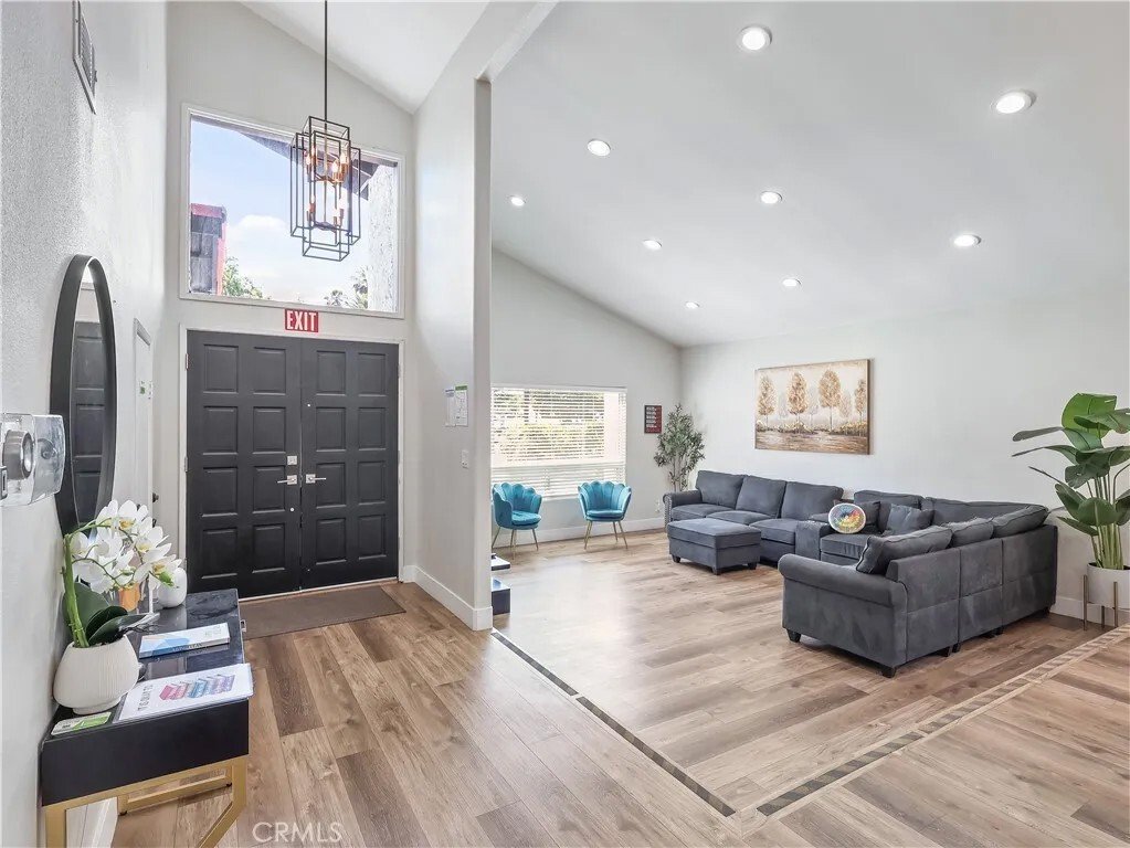 Los Angeles, California, United States 3 - 18049981