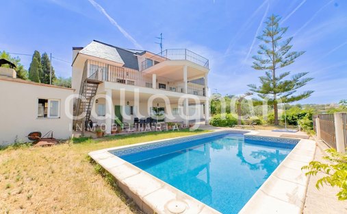 Villa in Chiva, Valencian Community, Spain 1