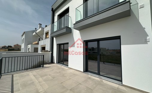 House in Silveira, Lisbon, Portugal 1