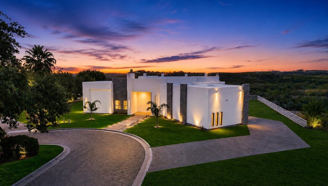 House in Laredo, Texas, United States 1 - 18045337
