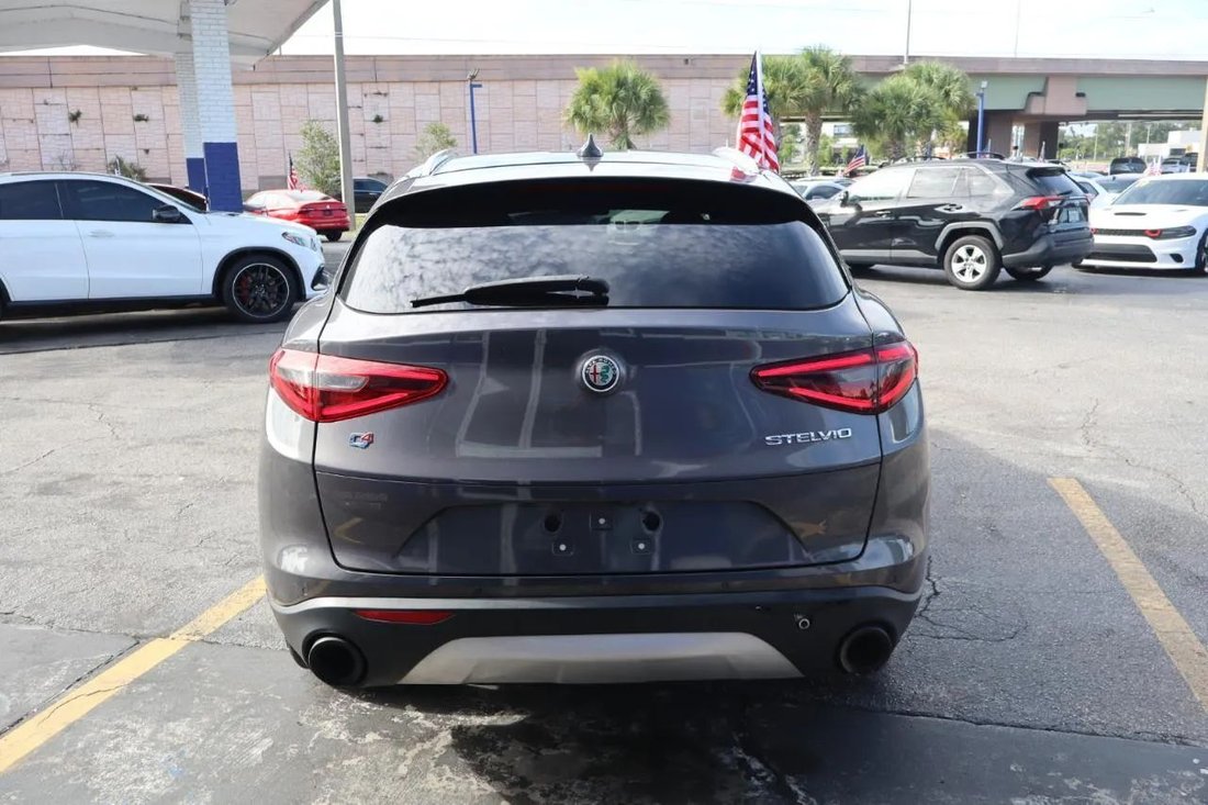 Suv in Orlando, FL, United States 4 - 18046117