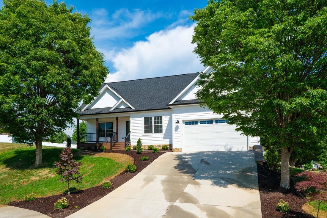 House in Fishersville, Virginia, United States 1 - 18036031
