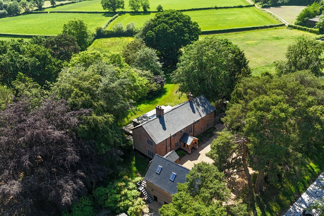 House in Romsey, England 2 - 17487576