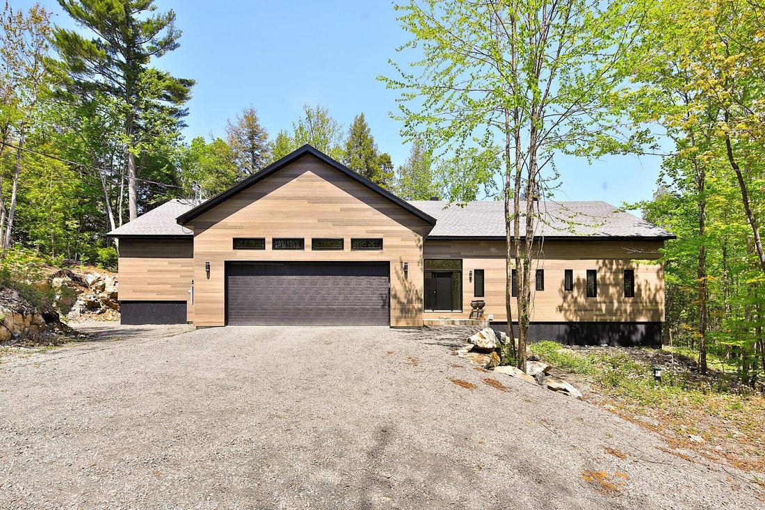 House in Gore, Quebec, Canada 2 - 16394028