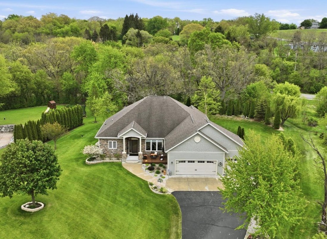 House in Waukesha, Wisconsin, United States 1 - 18048062