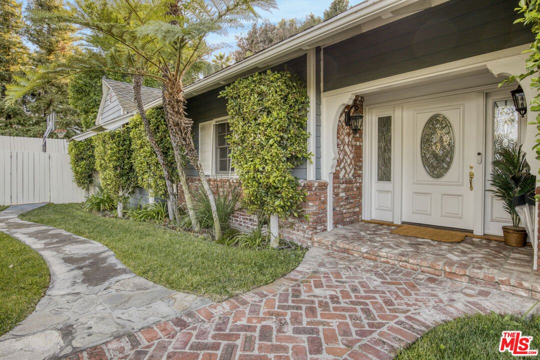 Los Angeles, California, United States 5 - 18047216