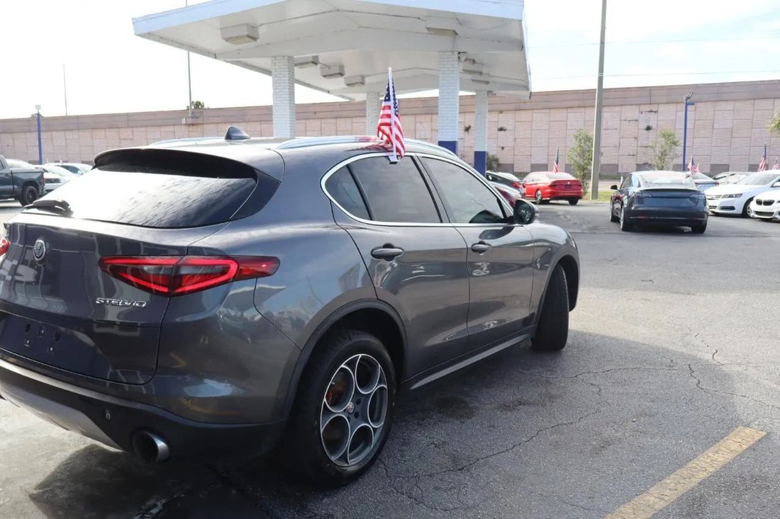 Suv in Orlando, FL, United States 3 - 18046117