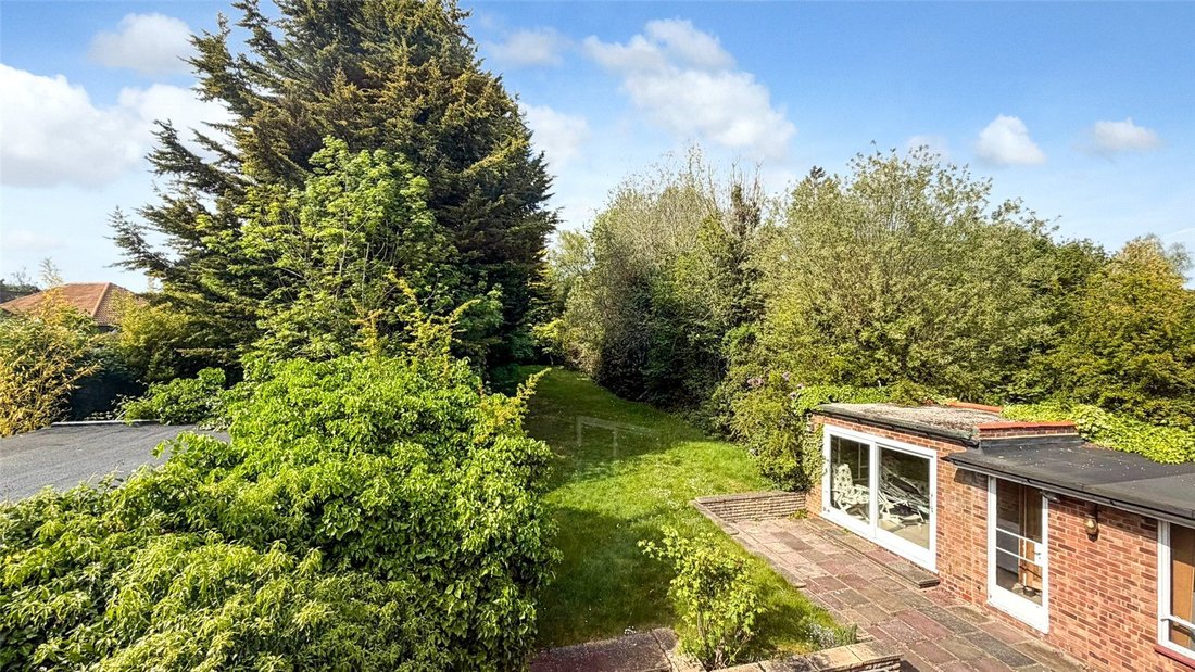House in Ferney Hill, Enfield, England 2 - 18040308